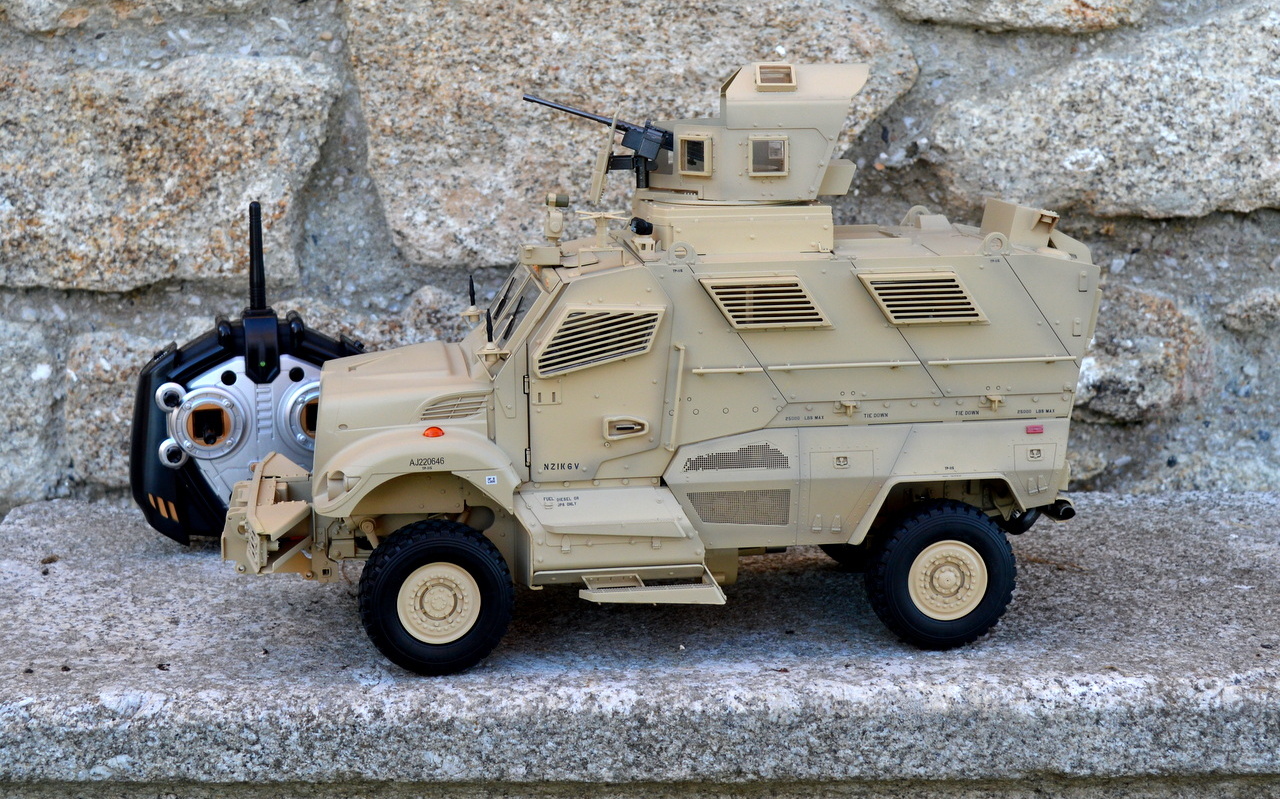 RC Maxx Pro MRAP - pískový 1:16