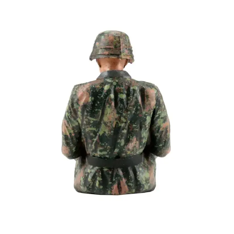 Figurka 1:16 voják posádky Sd.Kfz. 251, maskování vzor Platan – jaro