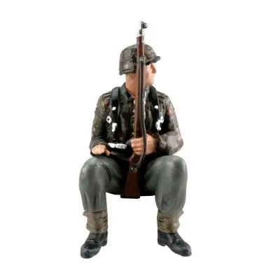 Figurka 1:16 granátník 2 Sd.Kfz. 251, maskování vzor Dubové listí – podzim