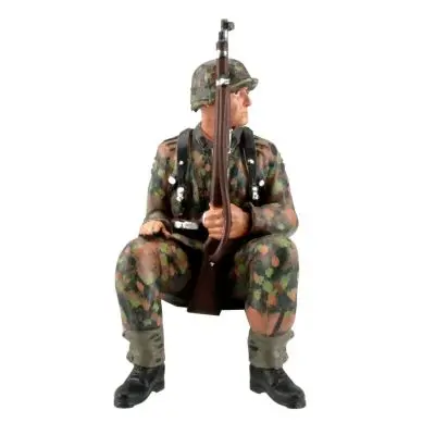 Figurka 1:16 granátník 2 Sd.Kfz. 251, maskování vzor Platan – jaro