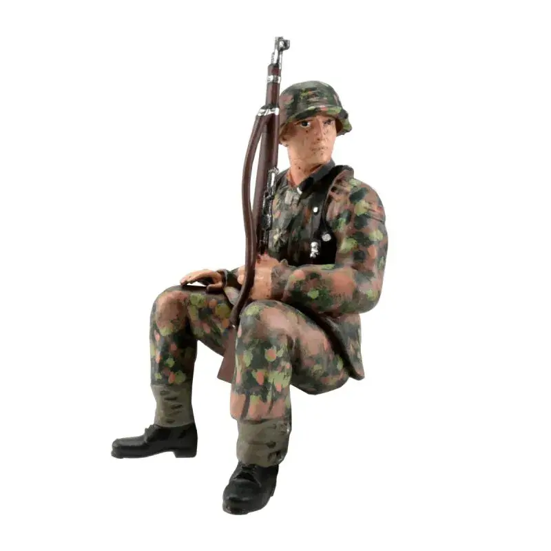 Figurka 1:16 granátník 2 Sd.Kfz. 251, maskování vzor Platan – jaro