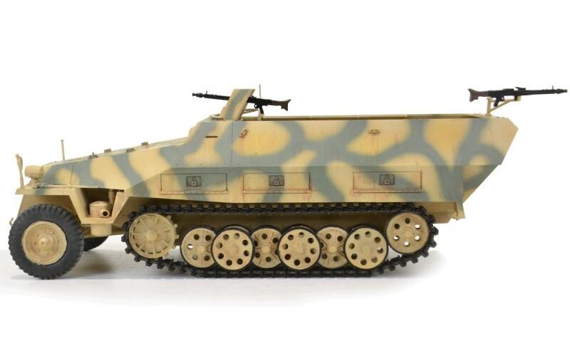 Polopásové vozidlo "Hakl" Sd. Kfz. 251/1 Ausf. D maskovaný 1:16  Torro