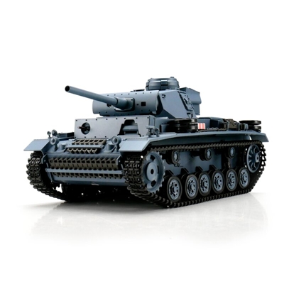 Fotografie tanku Panzer III Ausf. L na dálkové ovládání vyrobeného dle své slavné předlohy, zaměřený na detail. Profesionální RC model Panzer III Ausf. L