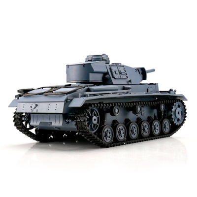 Fotografie tanku Panzer III Ausf. L na dálkové ovládání vyrobeného dle své slavné předlohy, zaměřený na detail. Profesionální RC model Panzer III Ausf. L