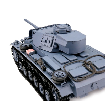 Fotografie tanku Panzer III Ausf. L na dálkové ovládání vyrobeného dle své slavné předlohy, zaměřený na detail. Profesionální RC model Panzer III Ausf. L