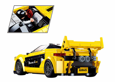 Žlutý anglický sporťák