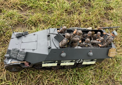 RC tank Sd.Kfz.251/1 D - autorem modelu: Vošahlík J.