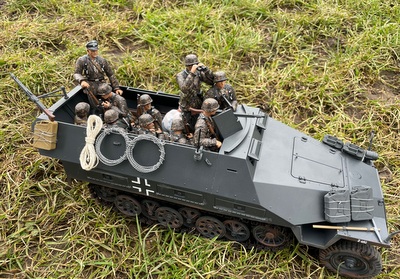 RC tank Sd.Kfz.251/1 D - autorem modelu: Vošahlík J.