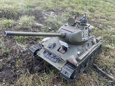 RC tank T34 - autorem modelu: Vošahlík J.